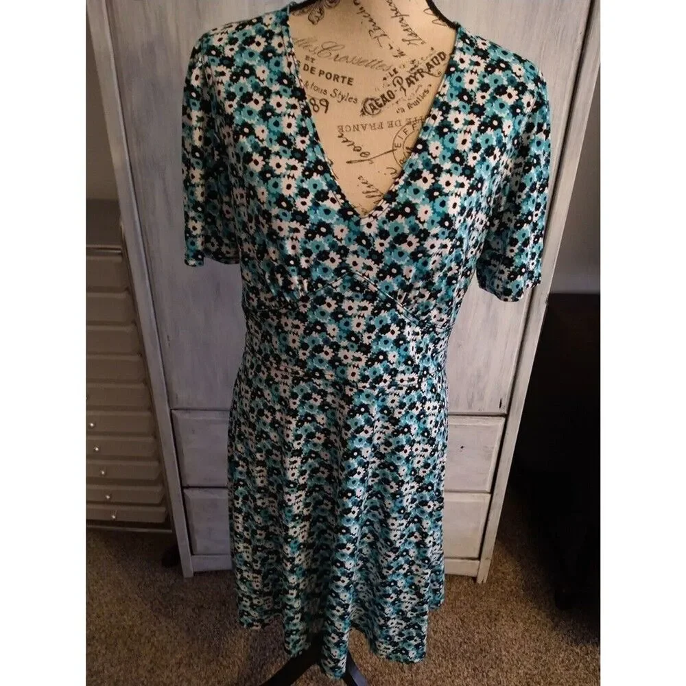 Michael kors v-neck  floral dress Medium Boho Feminine Cottagecore romance